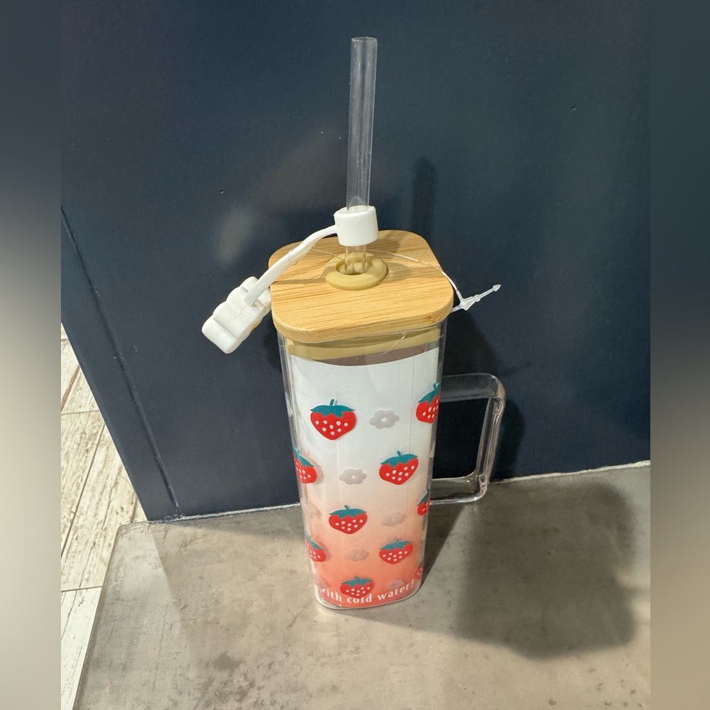 Glass square Strawberry& color changing Daisy Tumbler with flower straw saver🌼